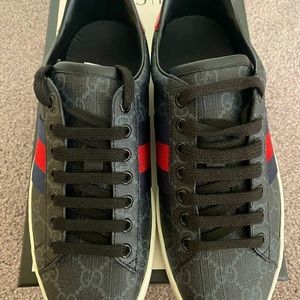 MENS GUCCI SHOES - NEVER WORN